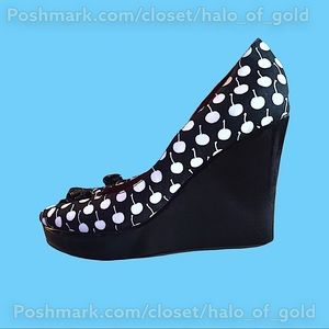 Anthropologie 🍒Le Due 🍒Black/White 🍒Cherry Wedges 🍒7.5